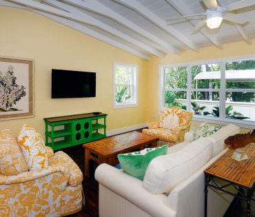 Hawkbill Cottage - Living
