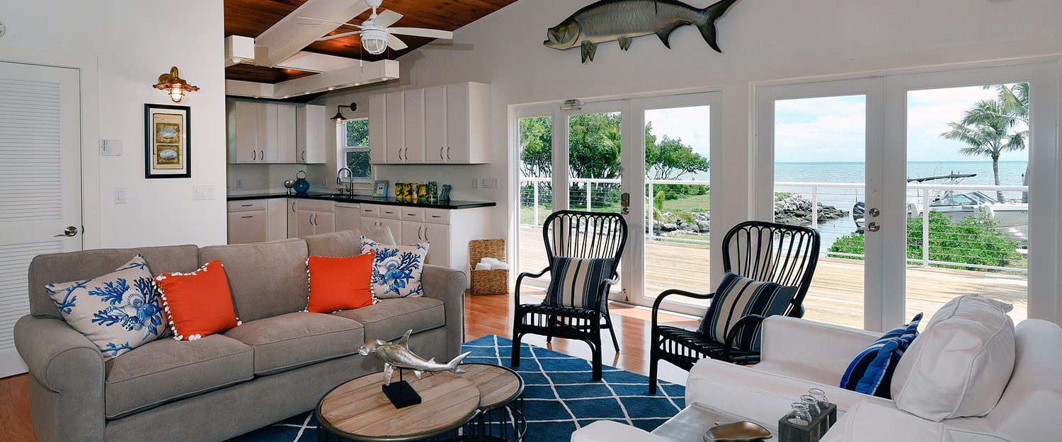 Leatherback Cottage - Living & Kitchen
