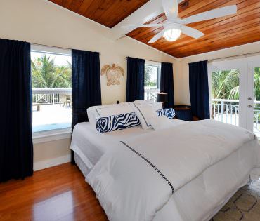 Leatherback Cottage - Master Bedroom