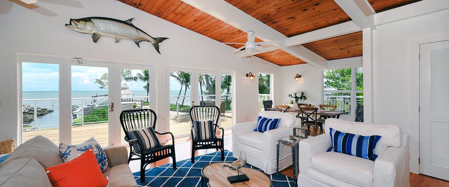 Leatherback Cottage - Living Room & View